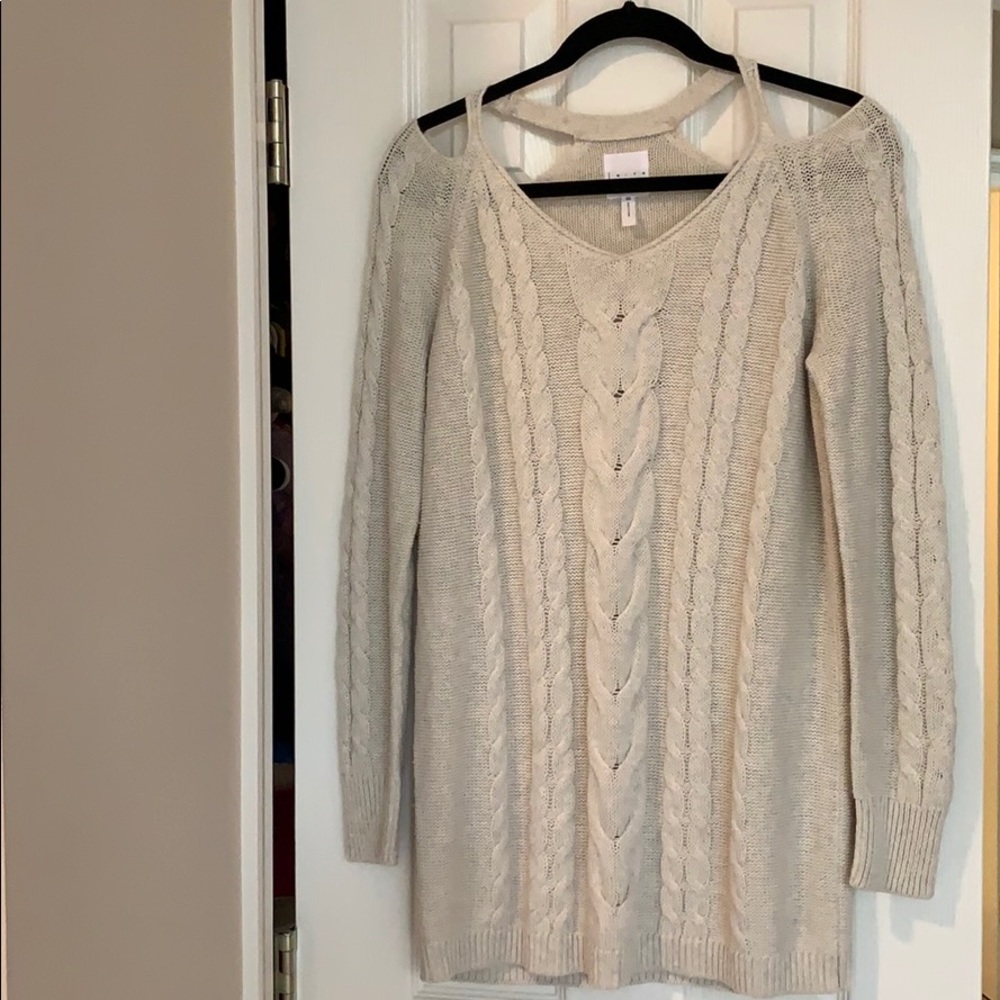 Leith Oatmeal-colored long-sleeved sweater.